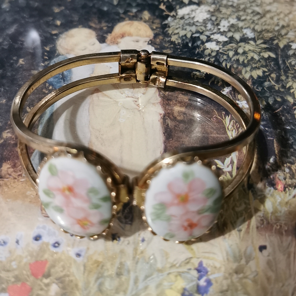 Vintage floral cameo hinged cuff bracelet